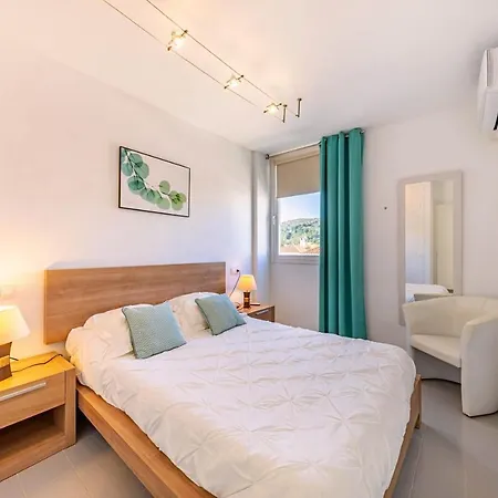 Beachfront Sivella Ii By Sealand Villa