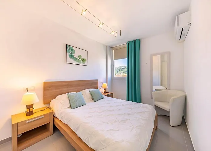 Beachfront Sivella Ii By Sealand Villa